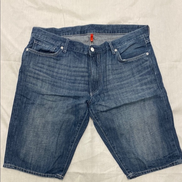 Uniqlo Women's Distressed Linen Blue Jean Shorts - Picture 2 of 10
